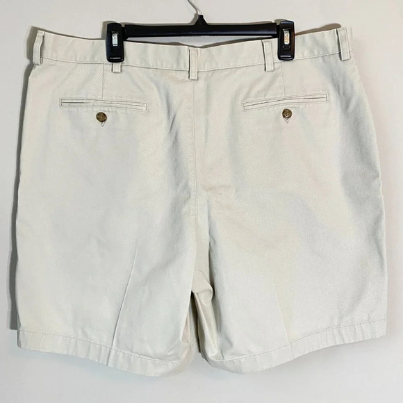 L.L. Bean Mens Size 40 8" Natural Fit Wrinkle-Free Flat Front Ivory Chino Shorts - Picture 9 of 16